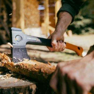 Siekiera ciesielska X-Series Fiskars X18-S 1069103
