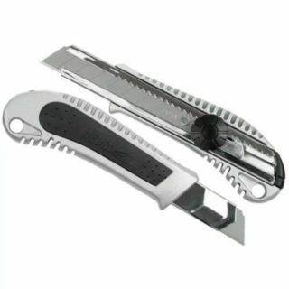 Nóż segmentowy z ostrzem łamanym 18mm Dedra M9010 Nóż segmentowy z ostrzem łamanym 18mm Dedra M9010