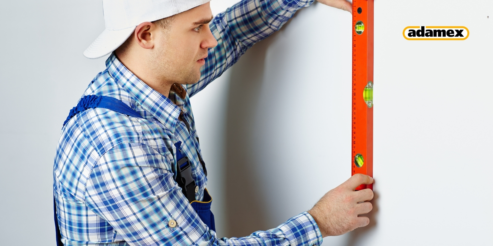 poziomowanie ścian przed tynkowaniem